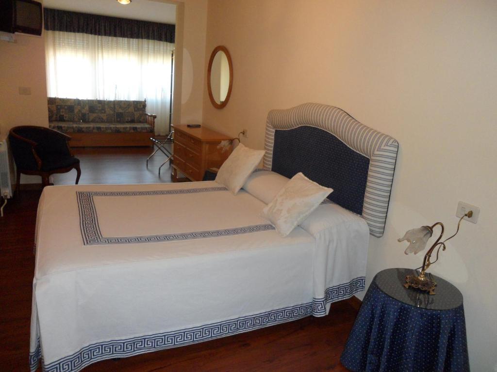 Hotel Avenida Sabaris Habitación foto